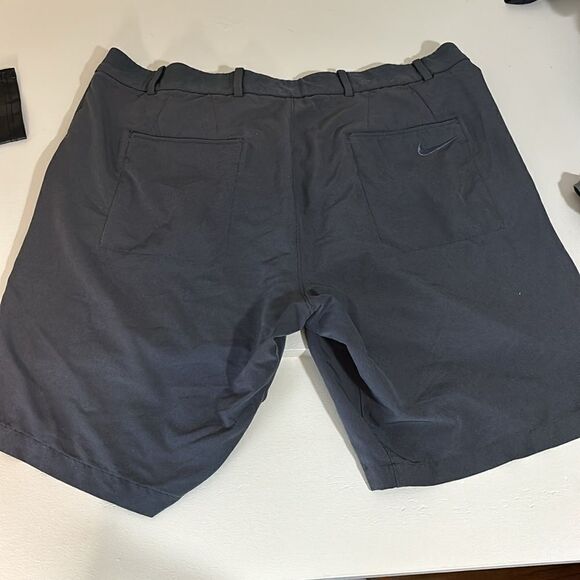 Grey Nike golf shorts - Picture 2 of 2